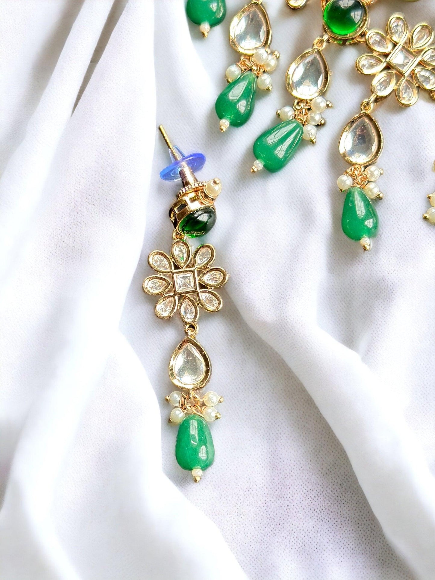 Conjunto de gargantilla de flores delicadas con pendientes