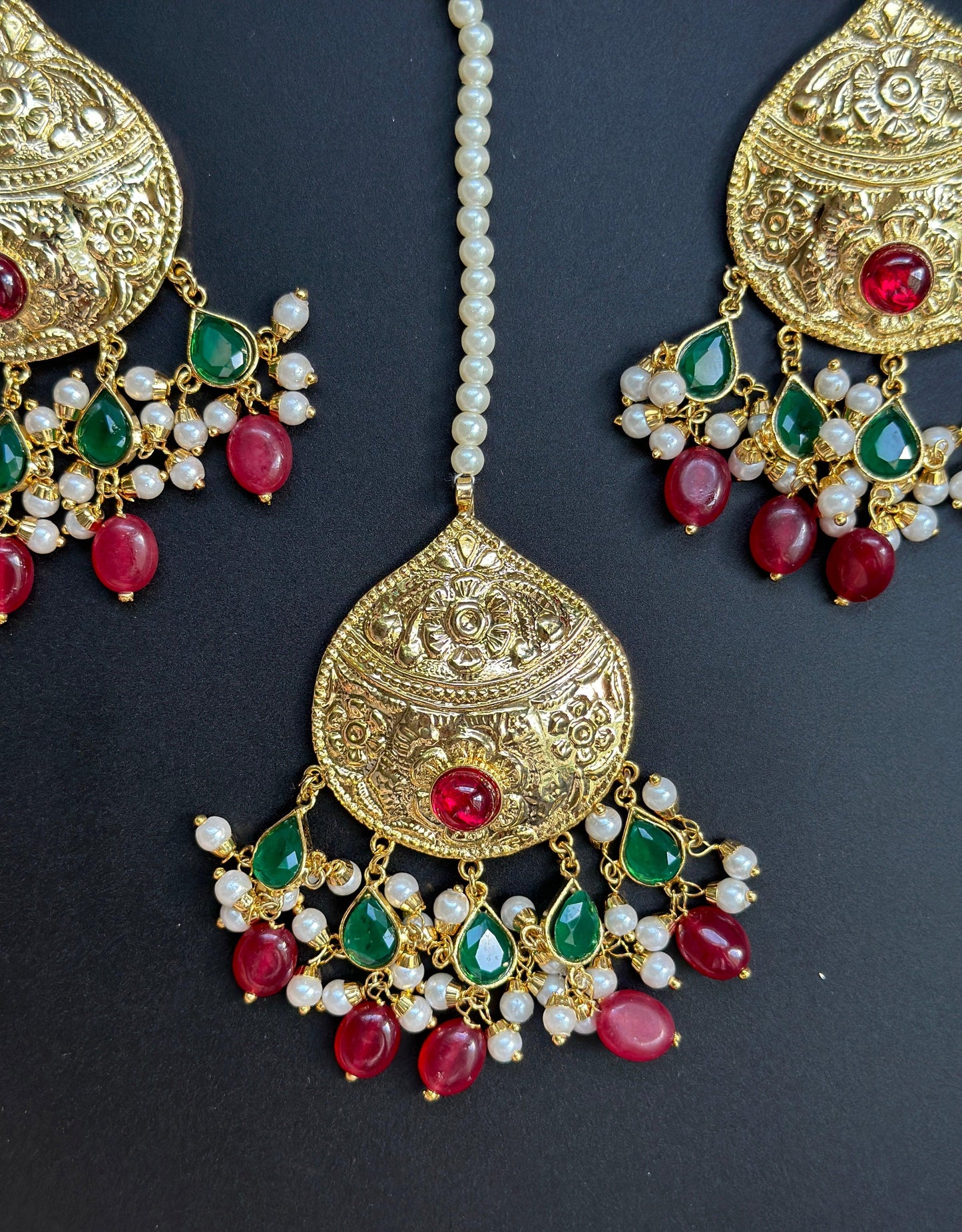 Ruhani Punjabi Tikka set in Gold