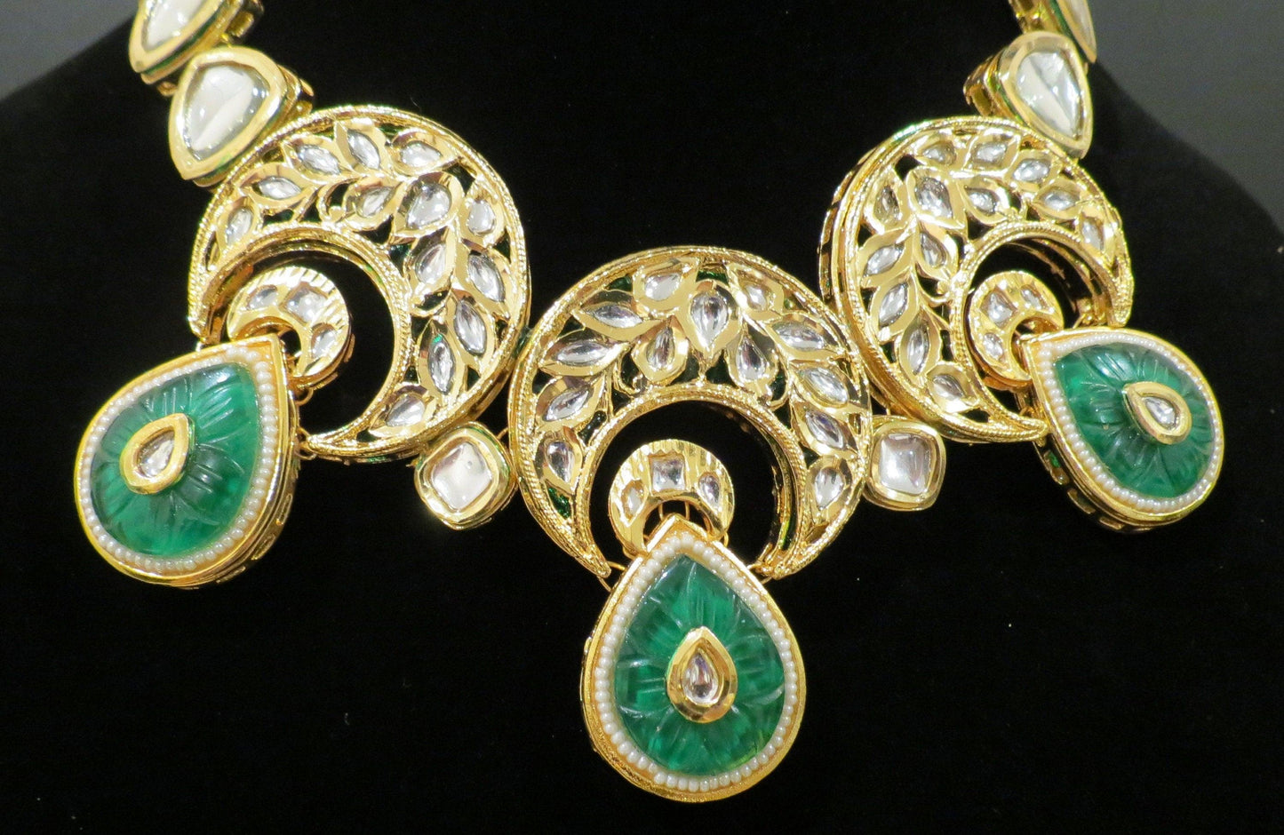 Gold and emerald green modern Indian kundan choker set for Pakistani walima celebration