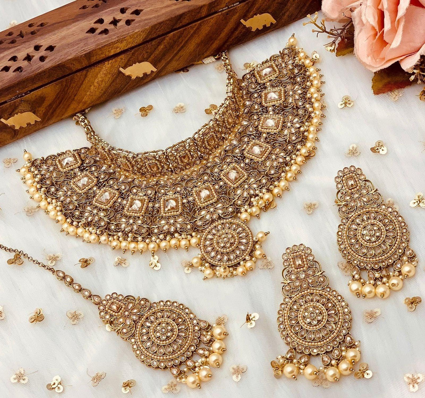 JIVIKA SET
