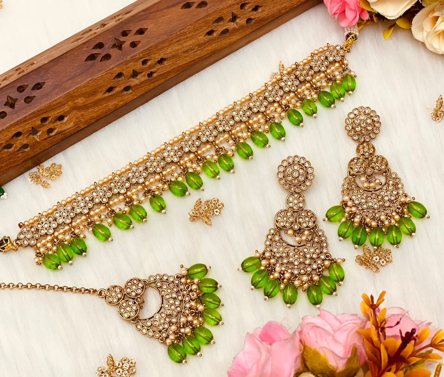 Green silver thin choker with tikka
