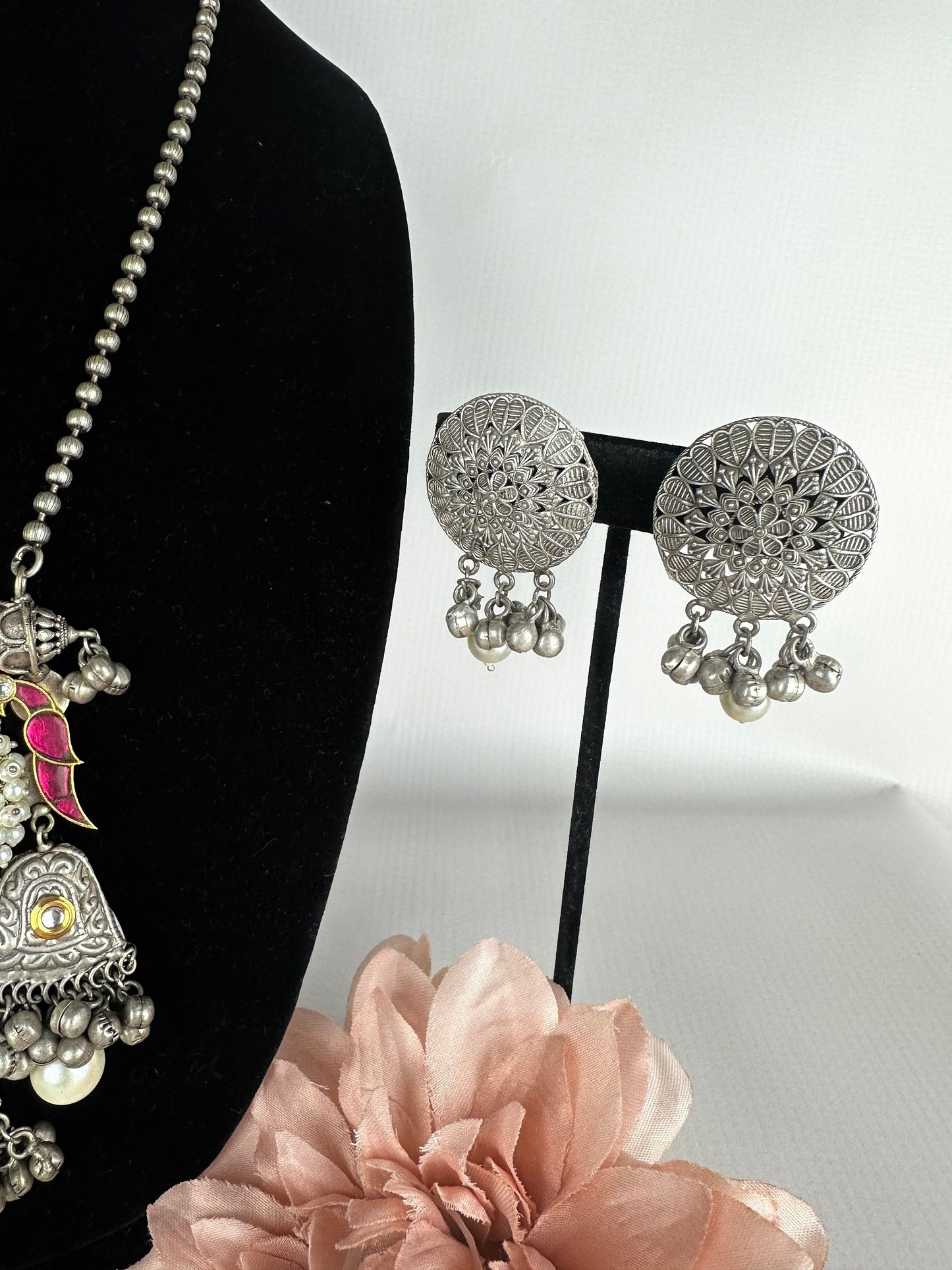 gargantilla india oxidada de plata con pendientes jhumka/gargantilla de acabado negro antiguo/conjunto de collar vintage regalo/joyería de plata boho/conjunto sangeet