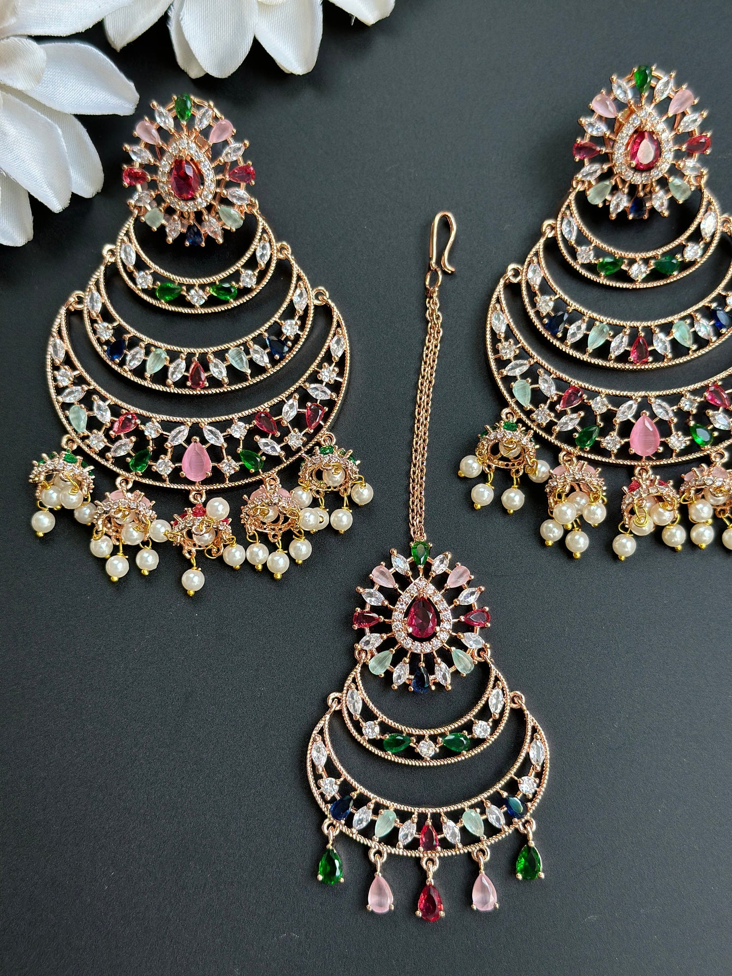 Conjunto de aretes tikka de oro rosa con diamantes