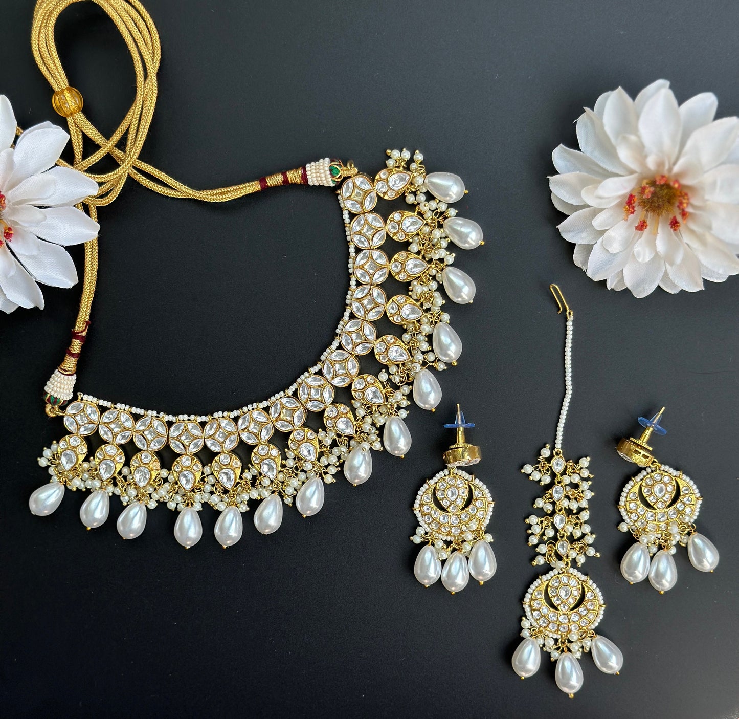 kundan gold necklace with tikka