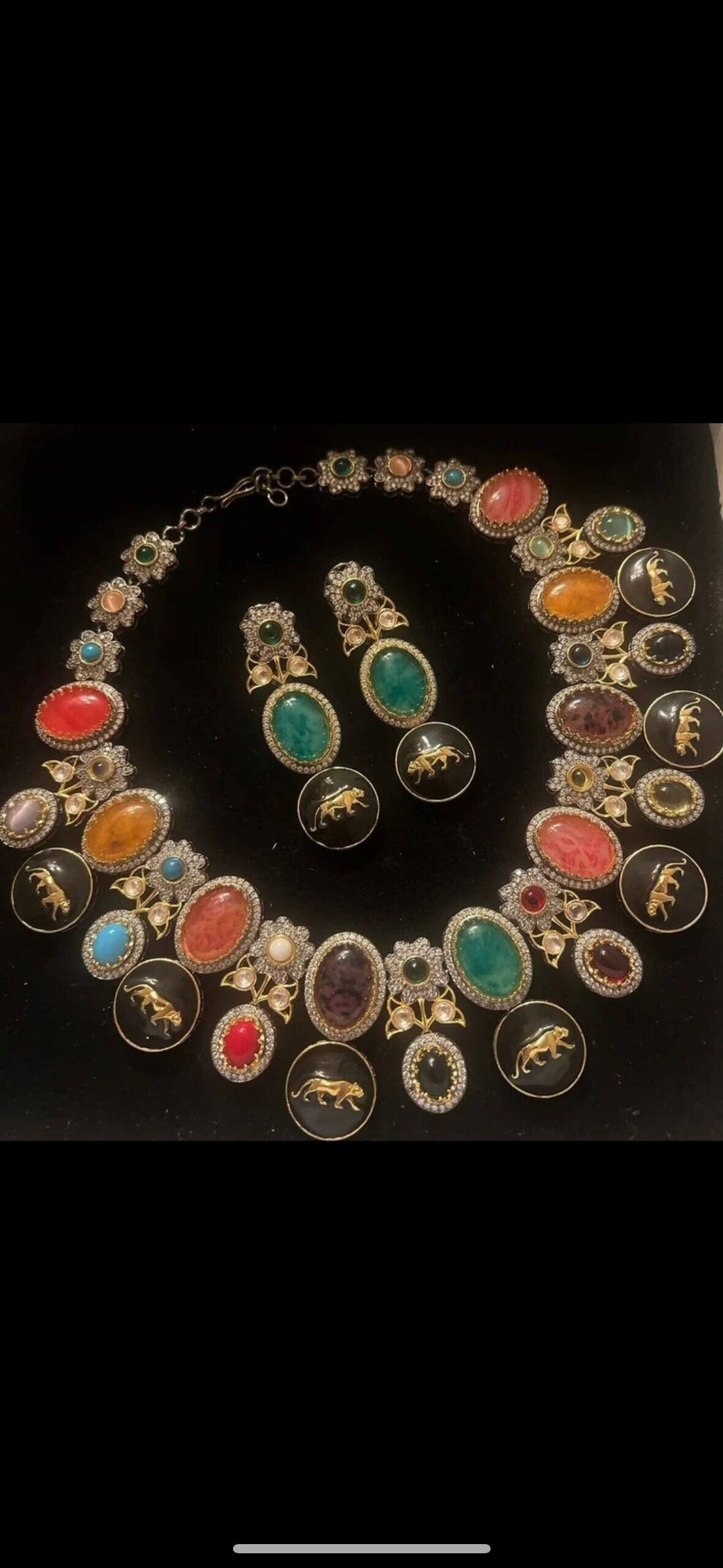 Gargantilla de tigre Sabyasachi/collar multicolor kundan/joyería de bollywood/collar único de boda con pendientes/gargantilla de recepción Sangeet jhumka