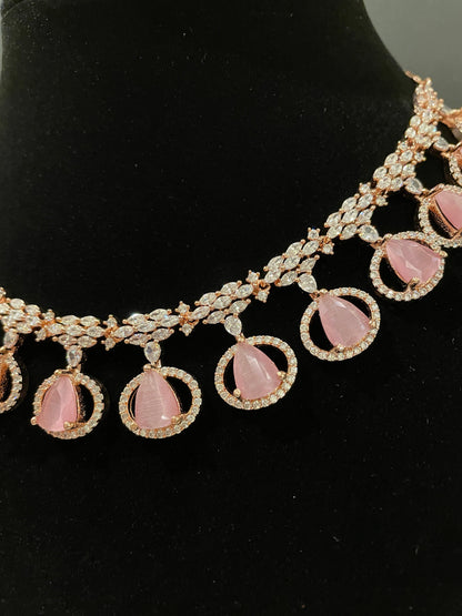 Gargantilla cz de oro rosa/collar CZ/conjunto de diamantes americanos/gargantilla nupcial india/gargantilla de diamantes/collar rosa/joyería de boda india/conjunto pastel