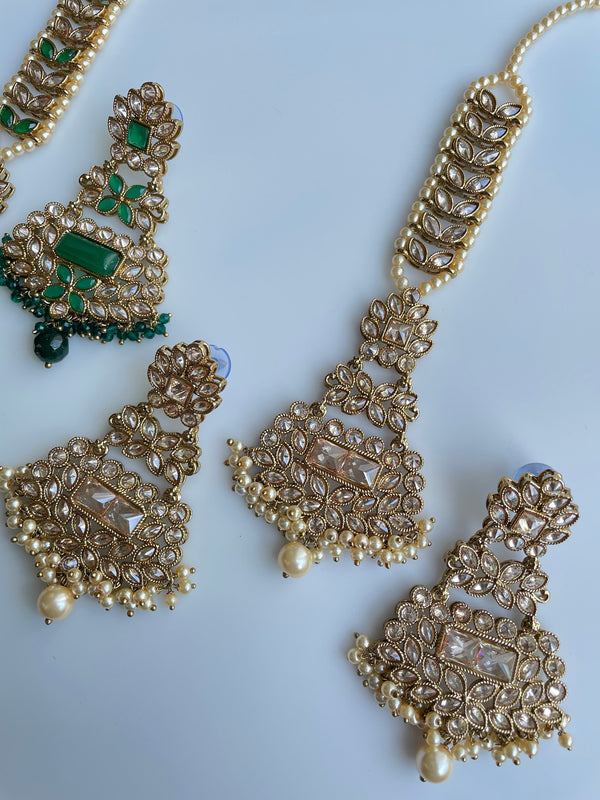 kundan tikka set/polki tikka set/green earrings and tikka set/gold jhumka and maang tikka/indian head jewelry/oversized jhumka with tikka