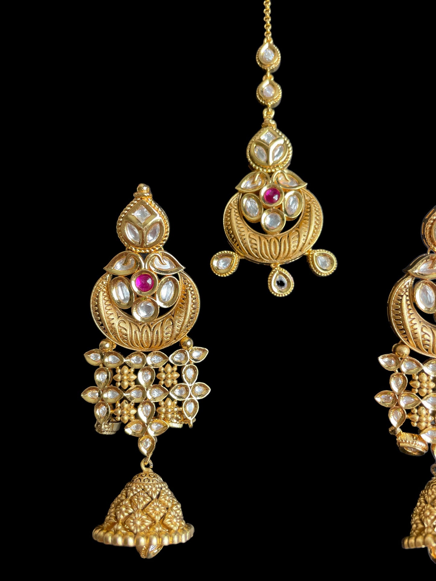 Indian gold bridal set/Sabyasachi choker with tikka earrings Set/punjabi gold jewelry/kundan Choker/walima choker tikka/Sabyasachi necklace