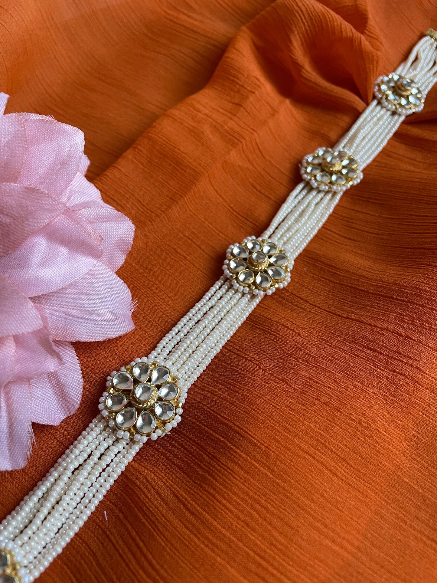 perlas sheeshphool kundan, mathapatti blanco, joyería de boda paquistaní, cadena de cabeza india, banda de pelo indio, diadema boho moderna, banda floral
