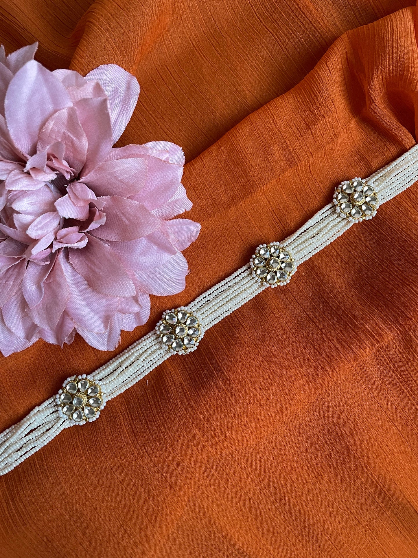 perlas sheeshphool kundan, mathapatti blanco, joyería de boda paquistaní, cadena de cabeza india, banda de pelo indio, diadema boho moderna, banda floral