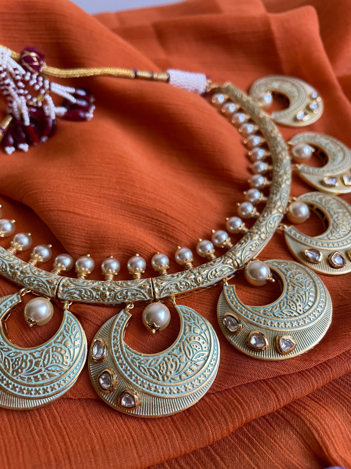 Indian meenakari Bridal jewelry,green hasli choker,pakistani wedding jewelry,kundan gold choker tikka Set, polki choker,white Bridal Set