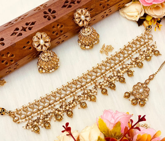 Gargantilla de diamantes de oro indio con jhumka tikka/collar de boda nupcial paquistaní/joyería polki sabyasachi/conjunto de gargantilla de bronce simple y delgado y ligero  MerakeJewelry