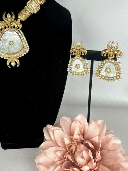 White Gold Kundan Sabyasachi Necklace/Tyaani Necklace with earrings/Gold Indian Bridal jewelry/Gift Gold Pendant Set/Punjabi Wedding Choker