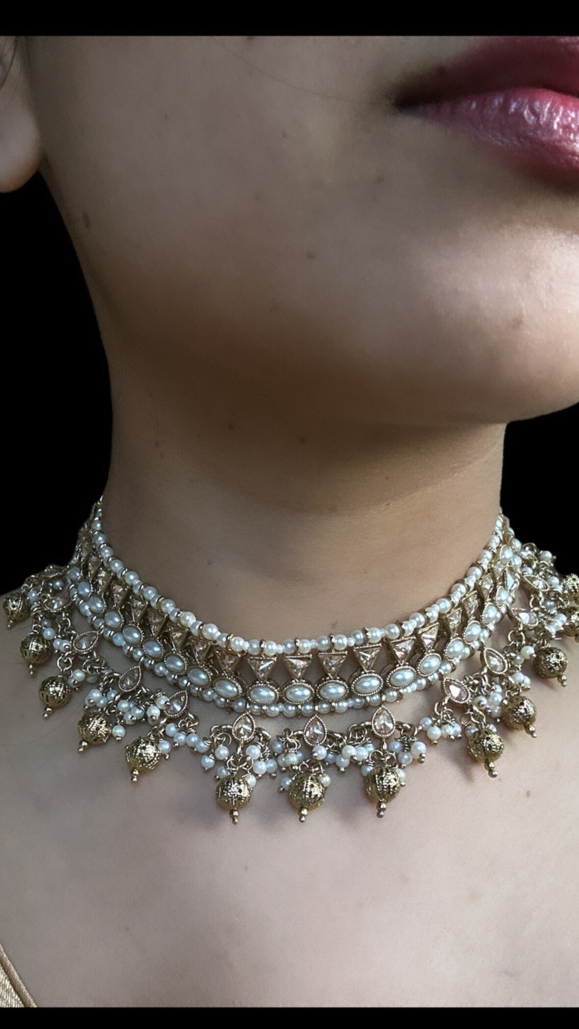 Gargantilla de diamantes de oro indio con jhumka tikka/collar de boda nupcial paquistaní/joyería polki sabyasachi/conjunto de gargantilla de bronce simple y delgado y ligero