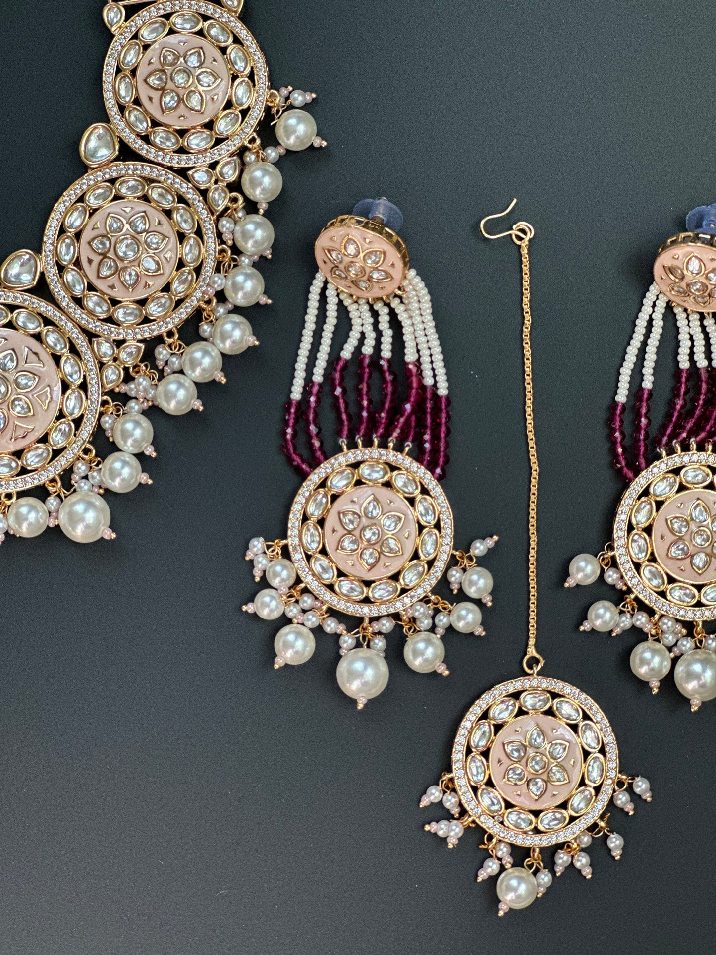 Collar Meenakari kundan/gargantilla Polki Sabyasachi con tikka/collar de boda meenakari rojo rubí y blanco/joyería de novia punjabi/gargantilla de oro