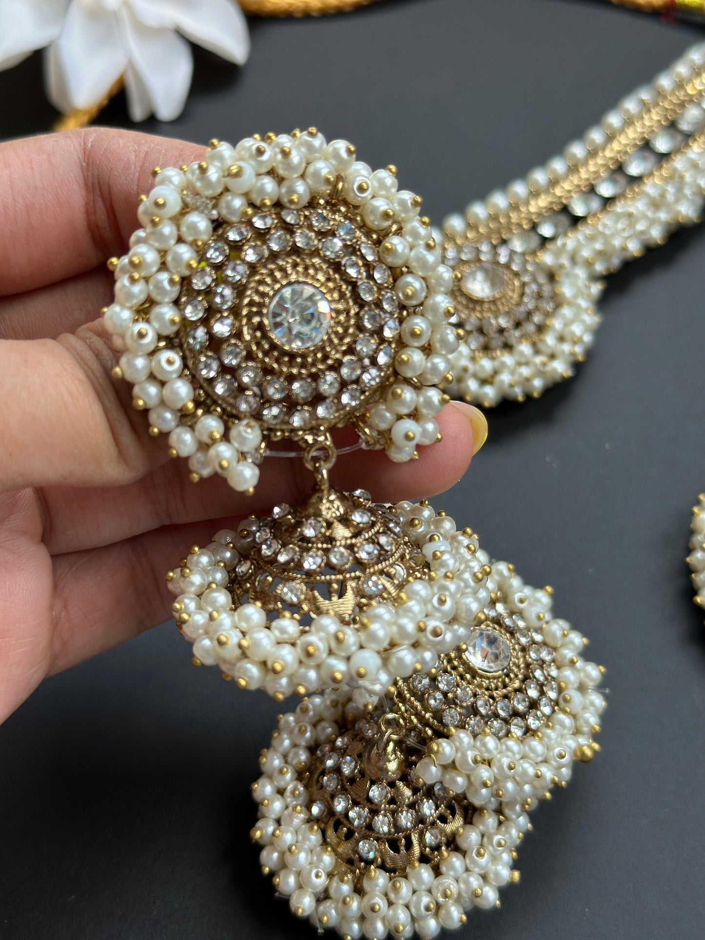 Gargantilla india perla con tikka y pendientes/Joyería de boda simple/collar de oro perla blanca paquistaní/gargantilla ligera delicada chandbali