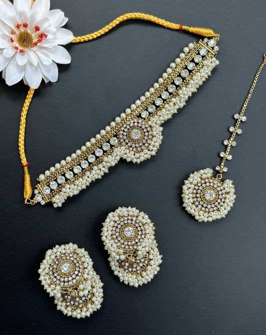 Gargantilla india perla con tikka y pendientes/Joyería de boda simple/collar de oro perla blanca paquistaní/gargantilla ligera delicada chandbali  MerakeJewelry